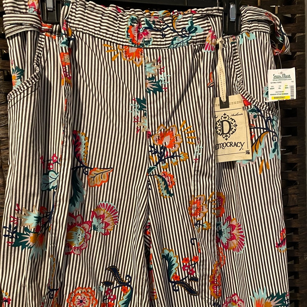 Capris Democracy Pants..
